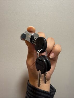 Chateau Cylinder Lock with 3 Keys - Public Storage